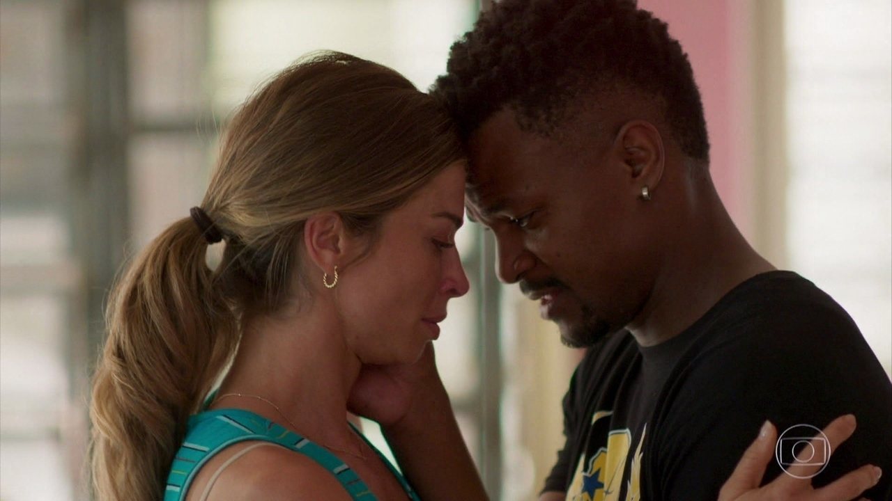 Ramon (David Júnior) e Paloma (Grazi Massafera) em Bom Sucesso