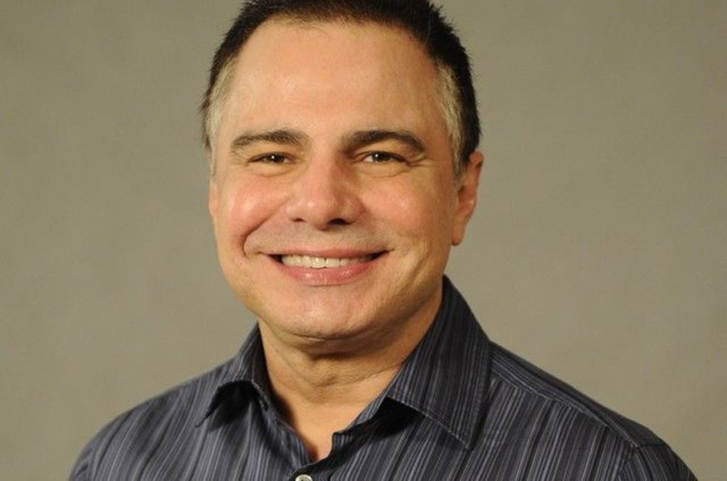 O escritor e novelista Ricardo Linhares