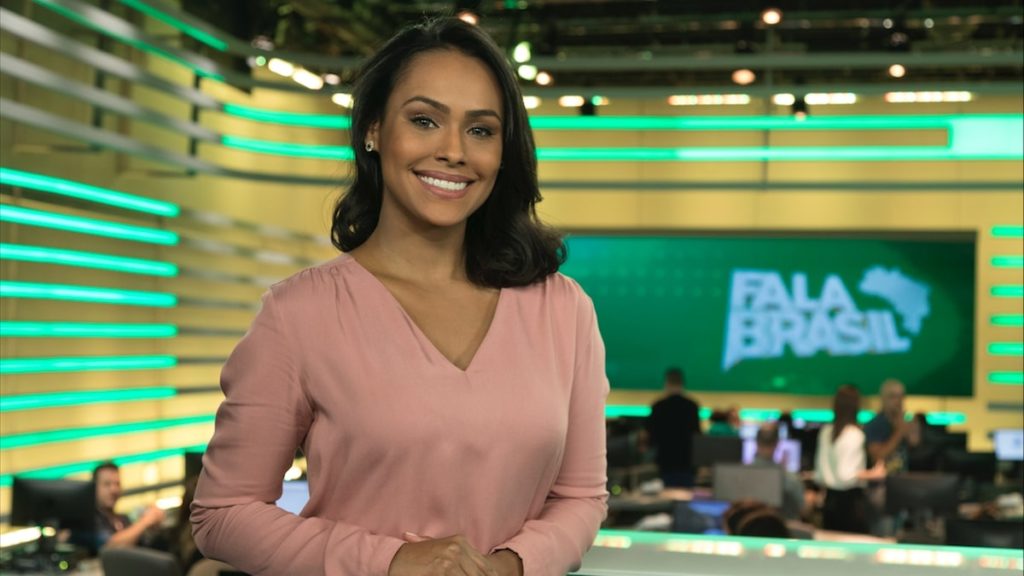 Salcy Lima, a nova titular do Fala Brasil: formada em Comércio Exterior, toca piano, já foi miss e está na Record TV em SP desde 2014 (Antonio Chahestian/Divulgação Record TV)