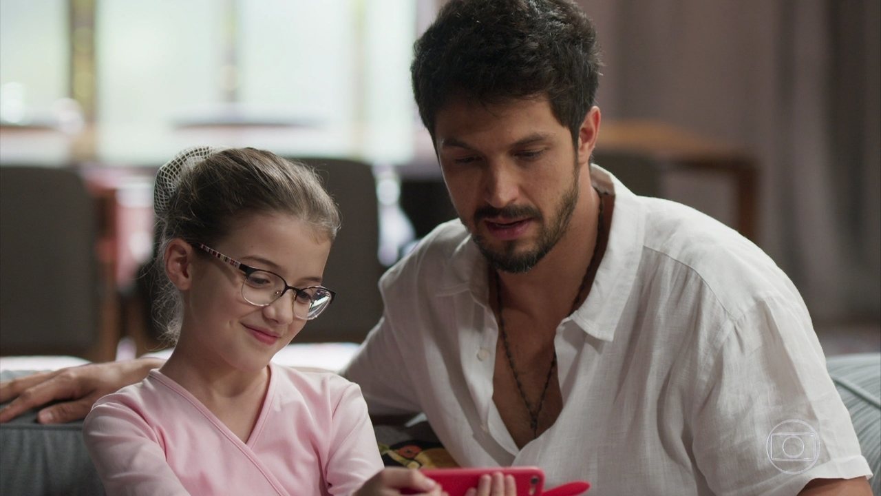 Sofia (Valentina Vieira) e Marcos (Rômulo Estrela) em Bom Sucesso