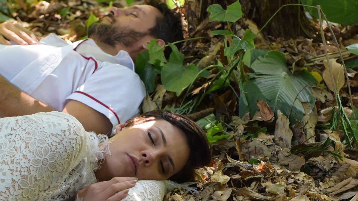 Sophia (Camila Rodrigues) e Antônio (Felipe Cunha) em Topíssima