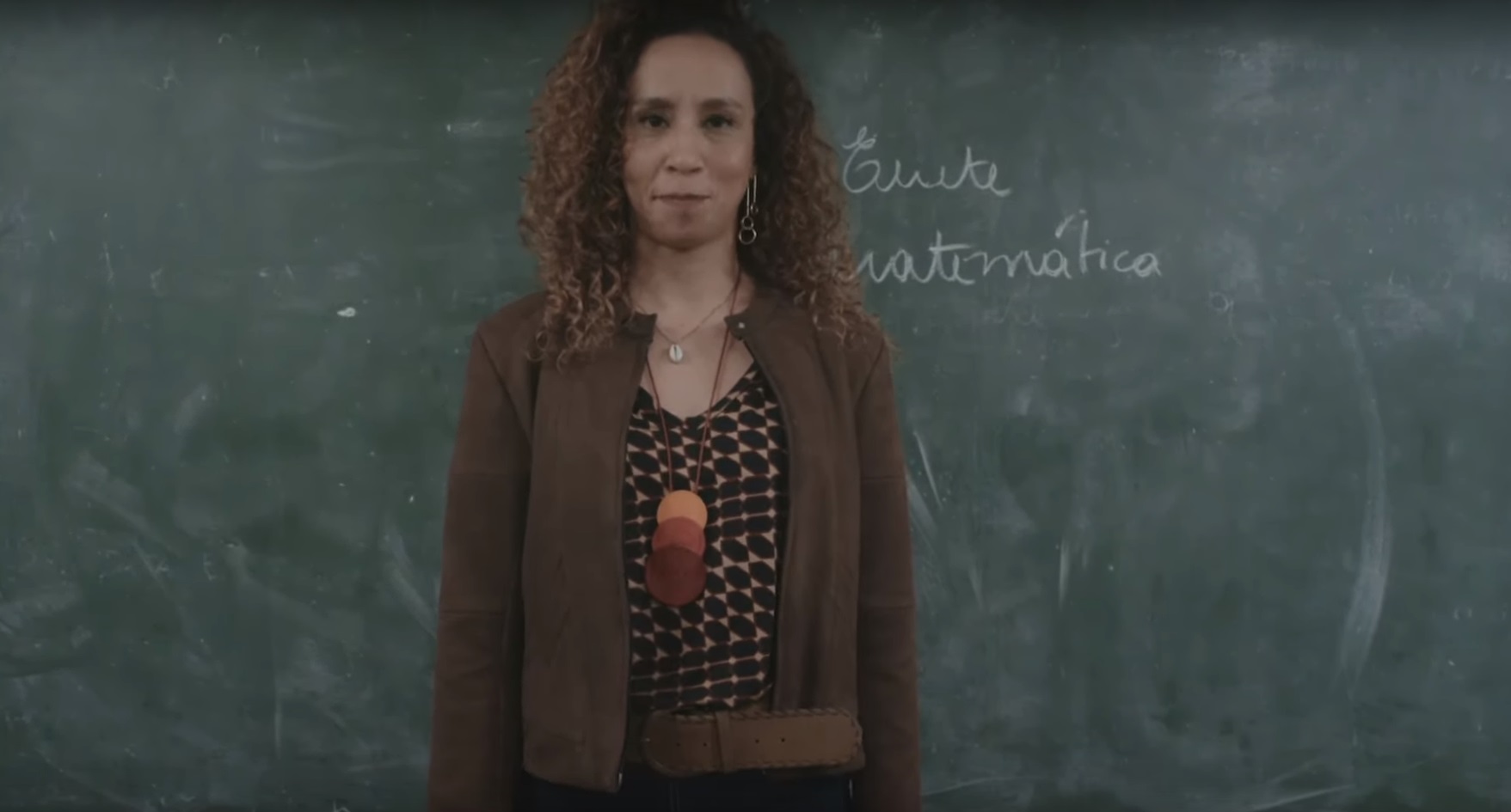 Thalita Carauta vive Eliete na série Segunda Chamada (Reprodução: TV Globo)