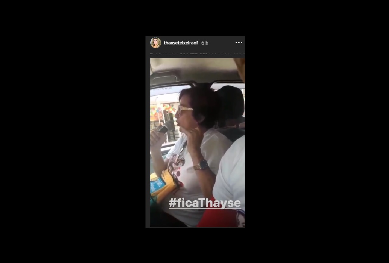 Tânia Teixeira fazendo campanha para Thayse nas ruas do Cariri