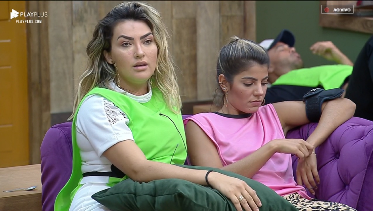 Thayse e Hariany em A Fazenda 11
