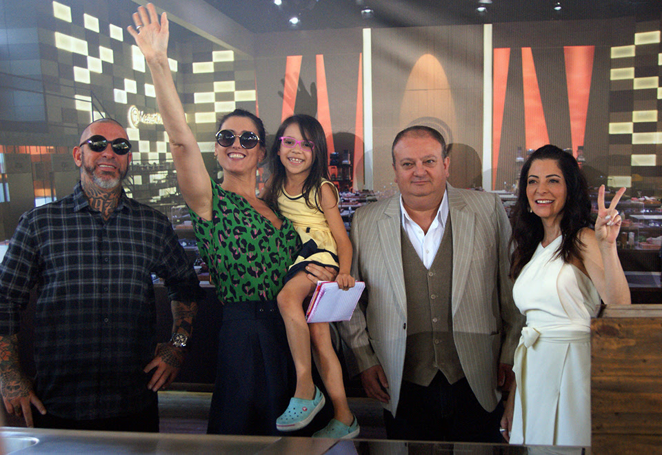 Ana Paula Padrão e jurados do MasterChef em ação promocional (Divulgação / Band)