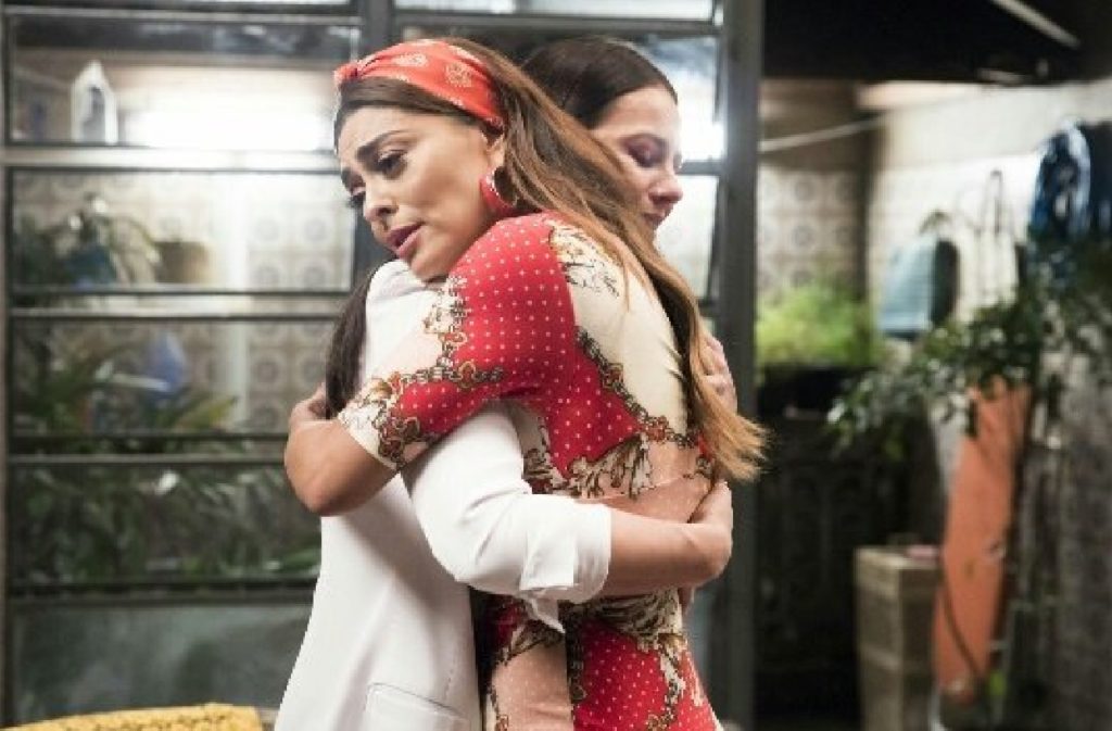 Paolla Oliveira e Juliana Paes como Vivi e Maria da Paz em A Dona do Pedaço (Reprodução / Globo)