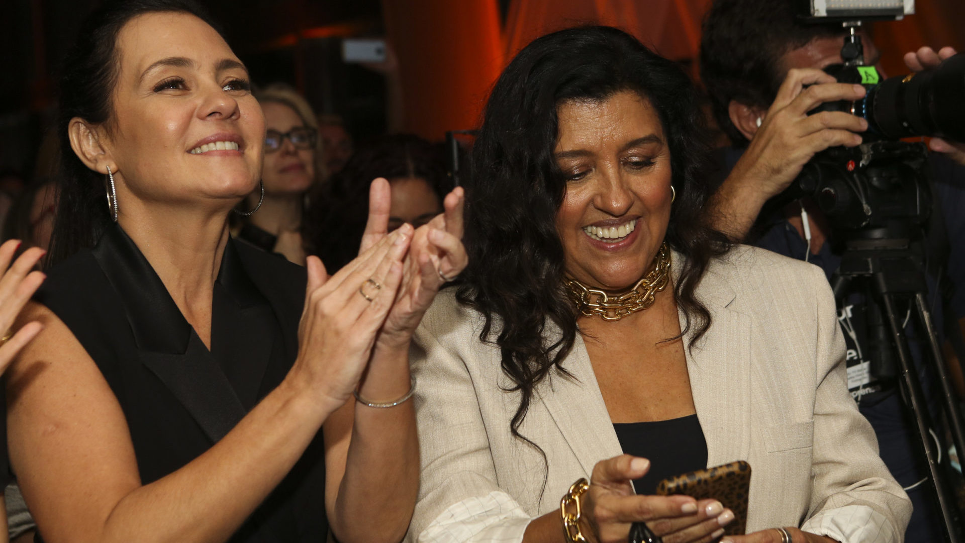 Adriana Esteves e Regina Casé, de Amor de Mãe