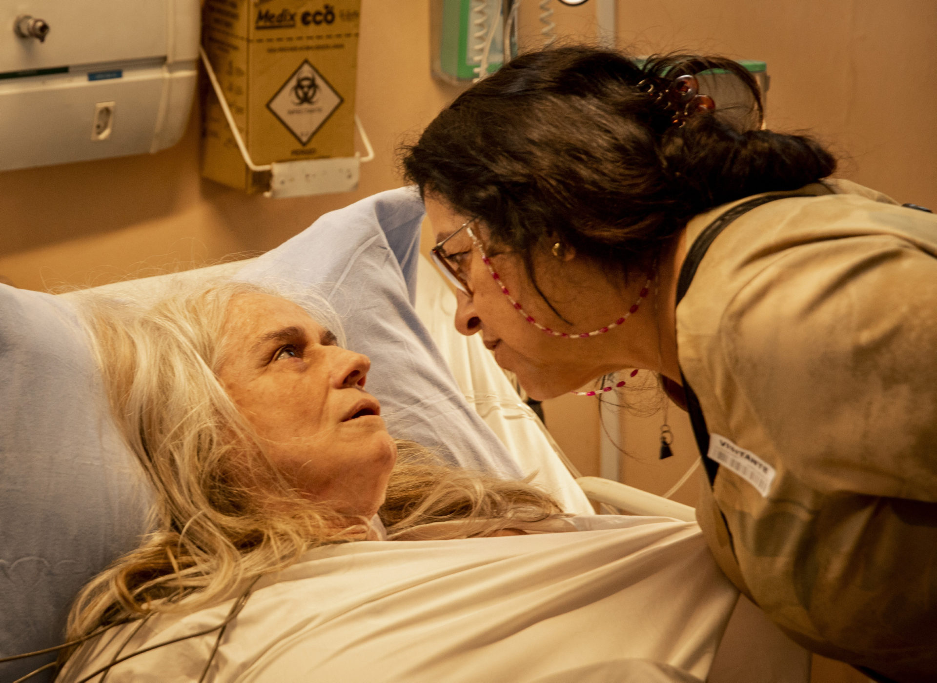 Lurdes (Regina Casé) e Kátia (Vera Holtz) , de Amor de Mãe