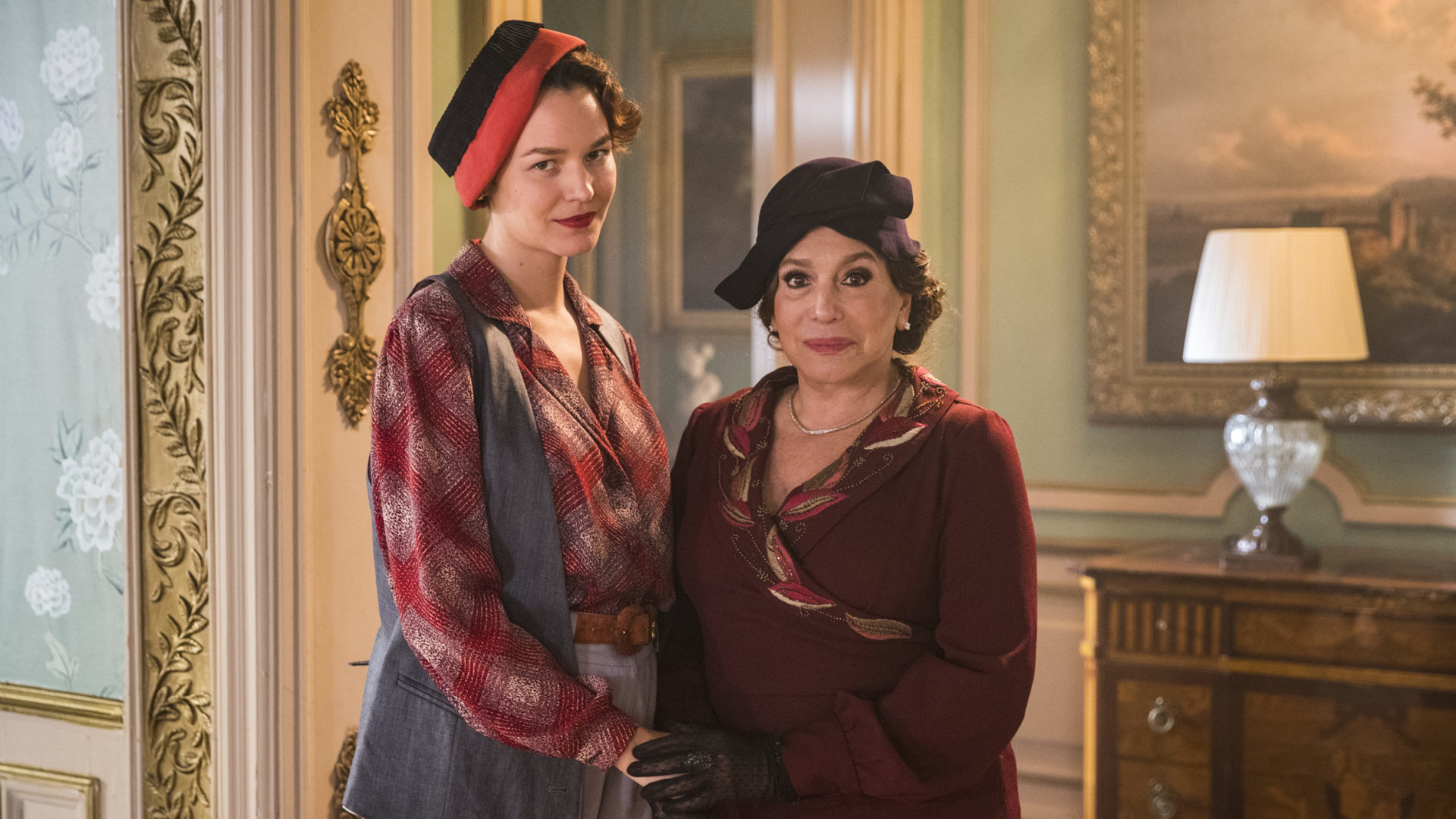 Adelaide (Joana de Verona) e Emília (Susana Vieira) em Éramos Seis