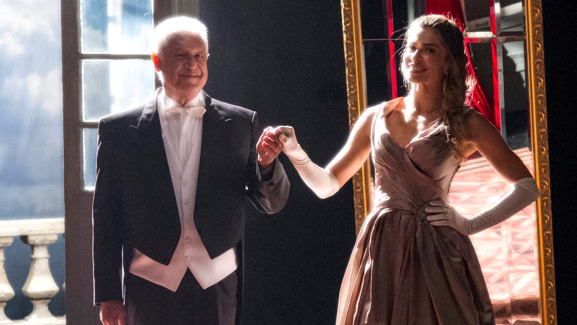Alberto (Antonio Fagundes) e Paloma (Grazi Massafera) em Bom Sucesso