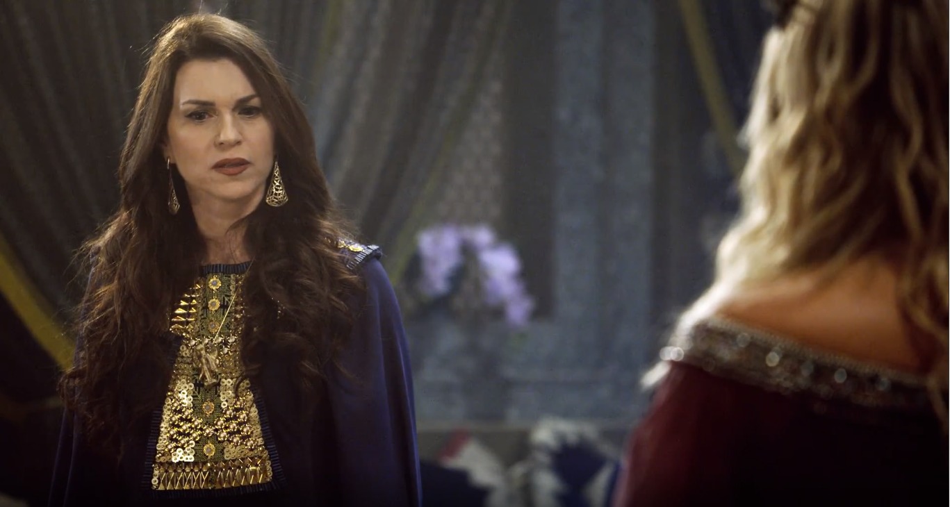 Adriana Garambone e Christine Fernandes em cena de O Rico e Lázaro (Reprodução / PlayPlus)