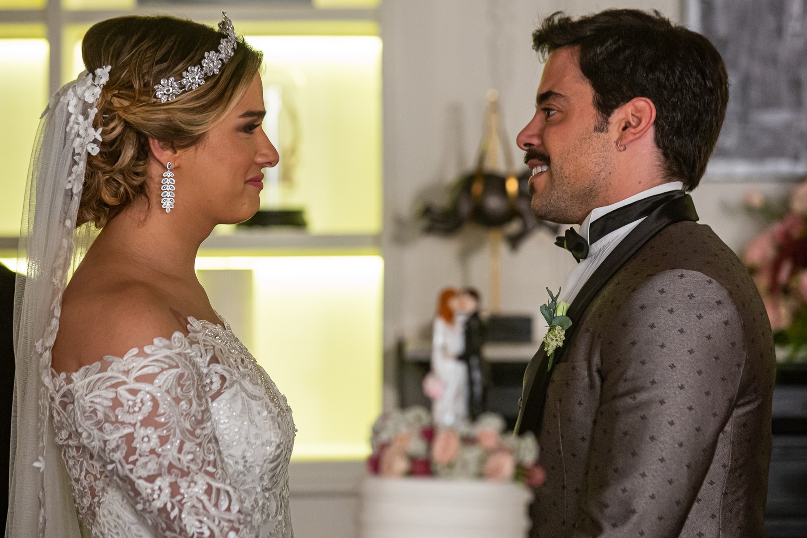 Briney (Glamour Garcia) e Abel (Pedro Carvalho) em A Dona do Pedaço