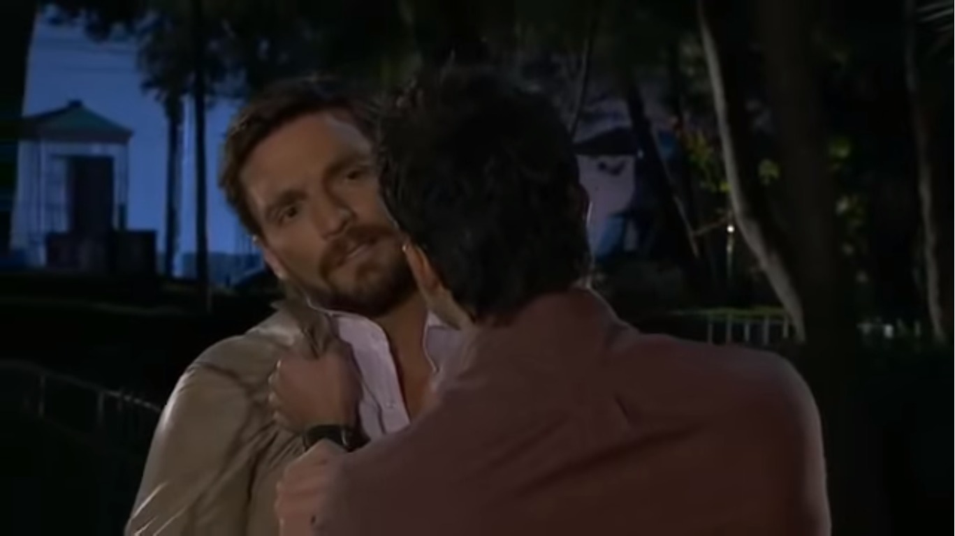 Julián Gil e José Ron como Bruno e Gustavo em A Que Não Podia Amar (Reprodução / YouTube)