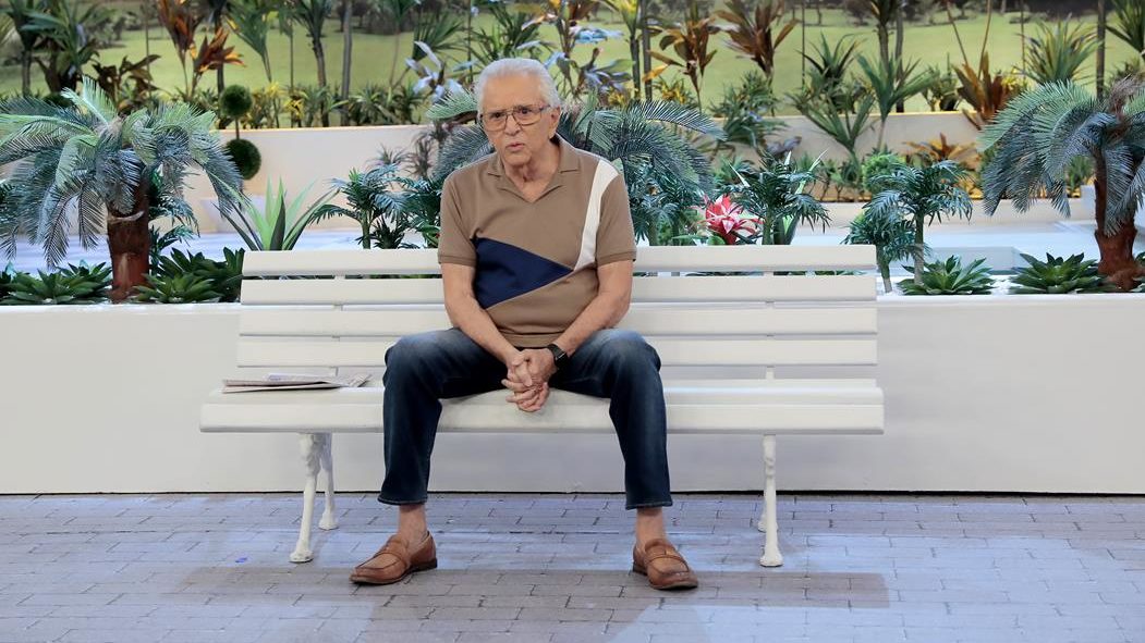 Carlos Alberto faz homenagem a Gugu e Rapadura