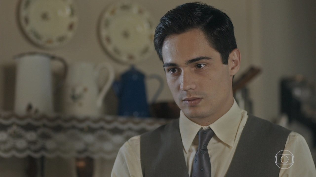 Carlos (Danilo Mesquita) em Éramos Seis