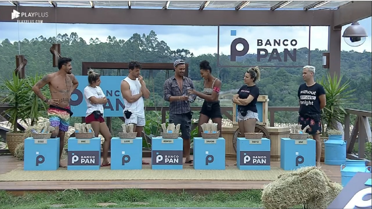 Peões contabilizando prêmios em A Fazenda 11