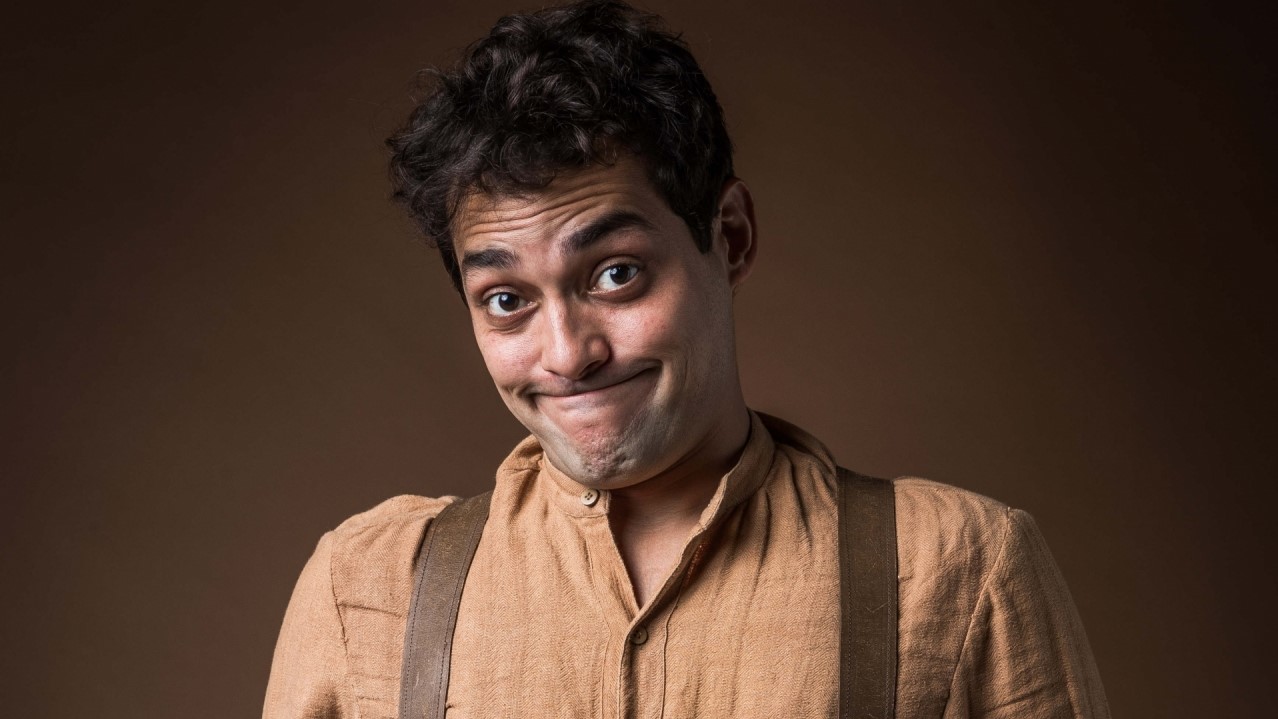 Eduardo Sterblitch como Zeca em Éramos Seis