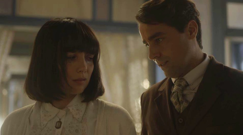Clotilde e Almeida tem acerto de contas em Éramos Seis (Reprodução: Globoplay)
