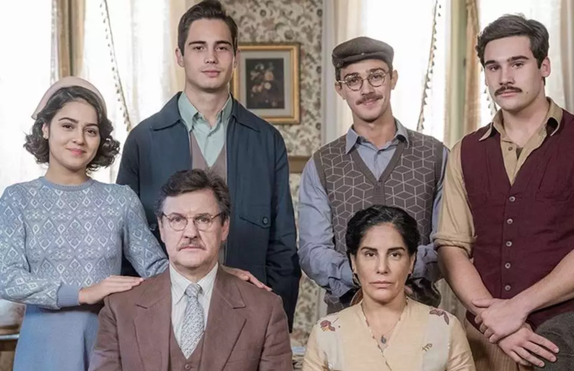 Elenco da segunda fase de Éramos Seis (Raquel Cunha / Globo)