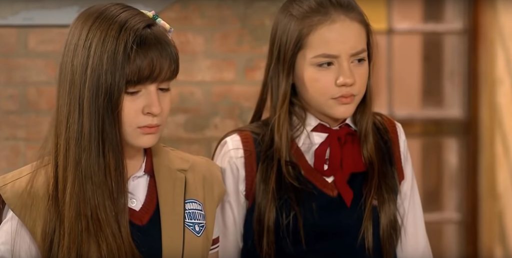 Filipa humilha Poliana na frente dos amigos (Reprodução: SBT)