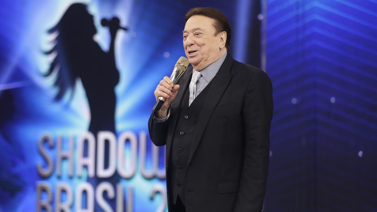 Raul Gil apresenta o quadro Shadow Brasil em seu programa (Rodrigo Belentani / SBT)