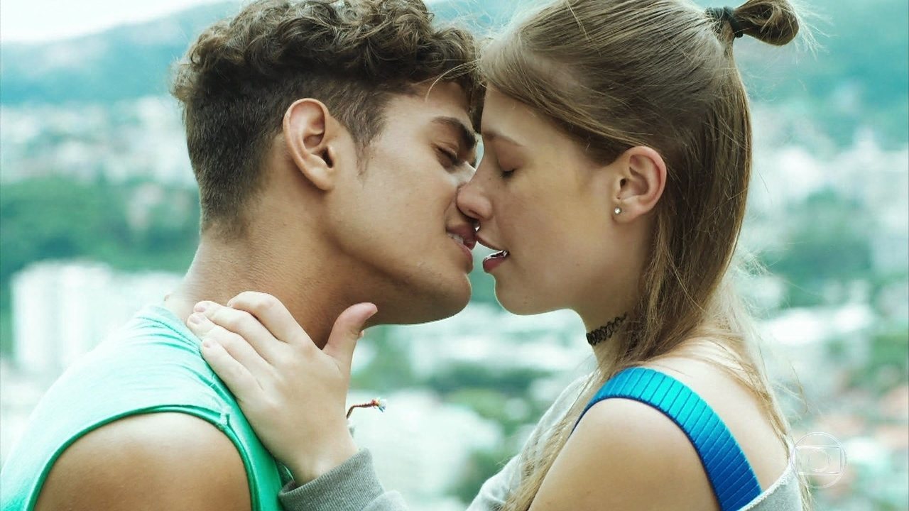 Gabriel Santana e Caroline Dallarosa como Cleber e Anjinha em Malhação: Toda Forma de Amar (Divulgação / Globo)