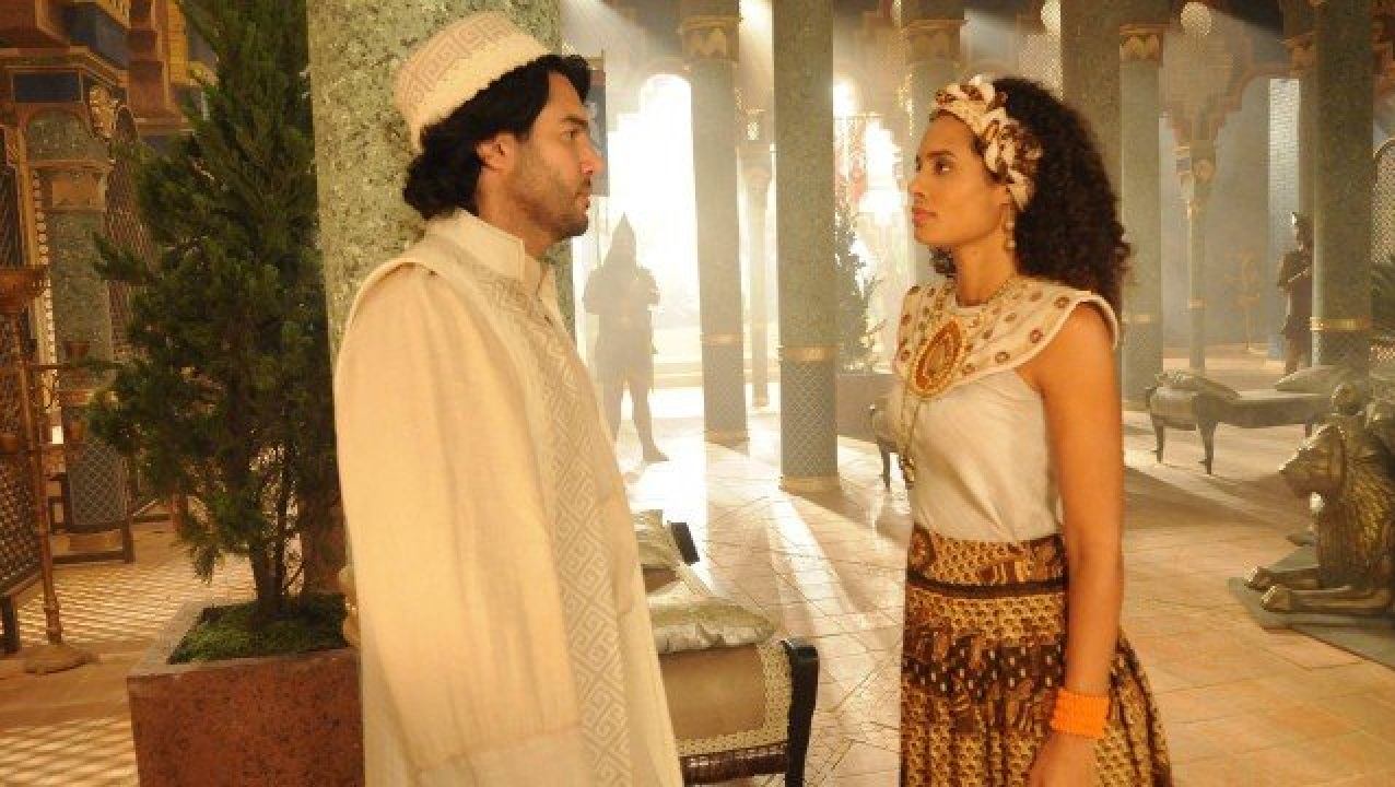 Fernando Sampaio e Aisha Jambo como Matias e Gadise em O Rico e Lázaro (Munir Chatack / Record TV)