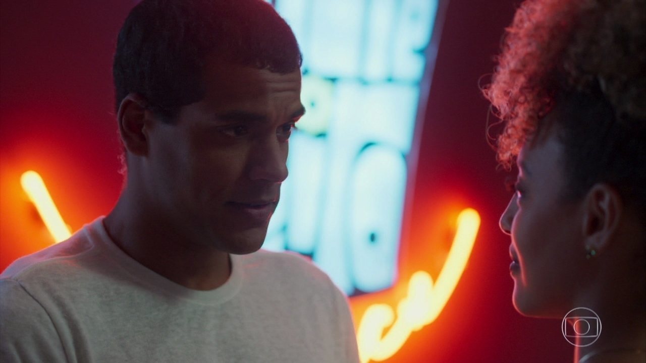 Gisele (Sheron Menezzes) e Yuri (Marcello Melo Júnior) em Bom Sucesso