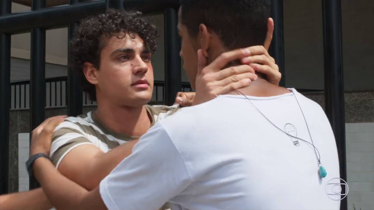Guga (Pedro Alves) e Serginho (João Pedro Oliveira) em Malhação