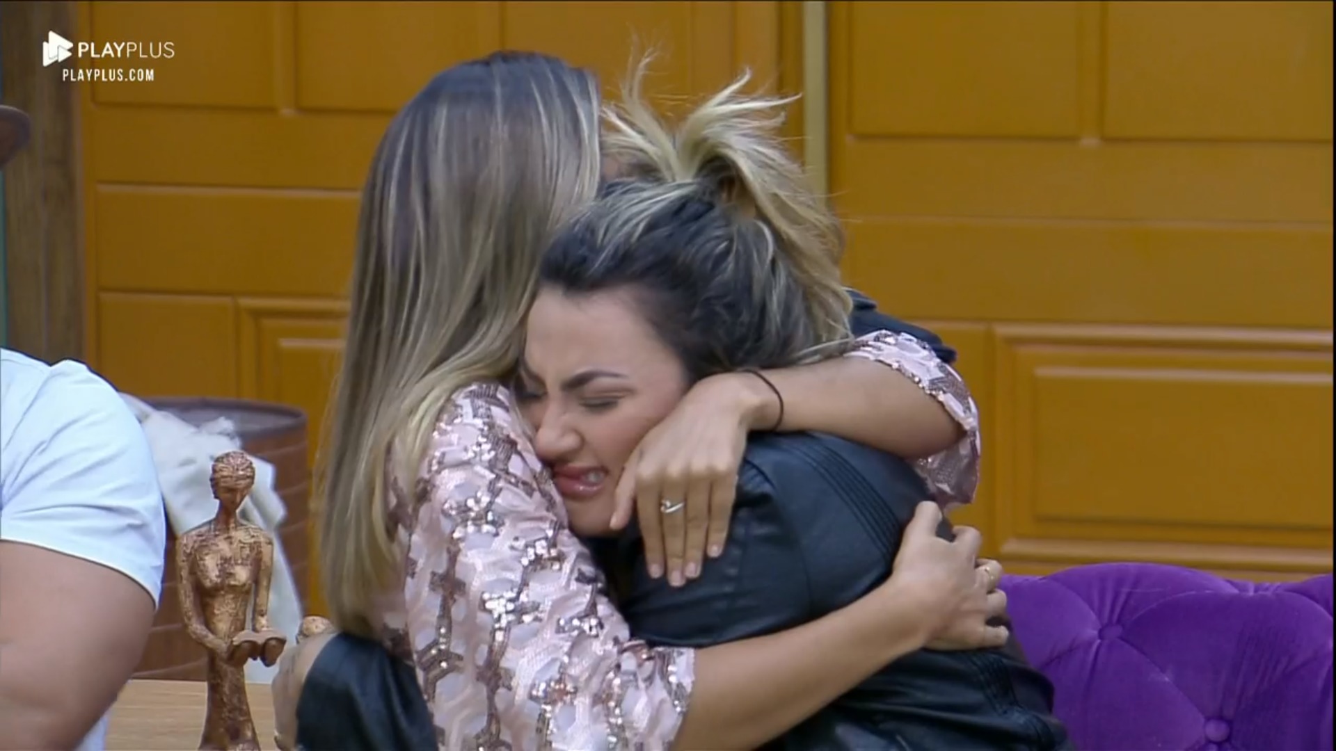 Hariany e Thayse Teixeira em A Fazenda 11