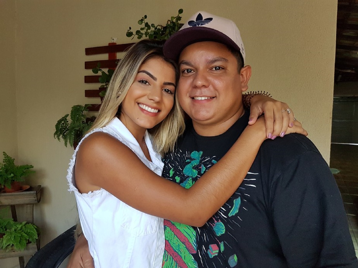Hariany Almeida e o irmão Max Almeida