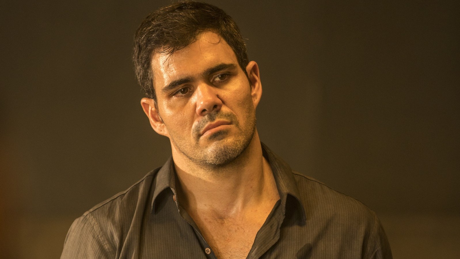Juliano Cazarré como Magno em Amor de Mãe