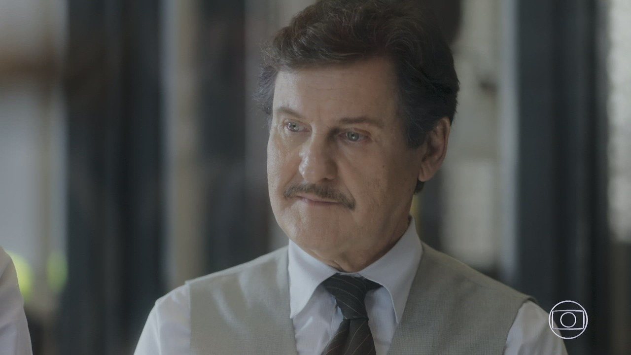 Júlio (Antonio Calloni) em Éramos Seis