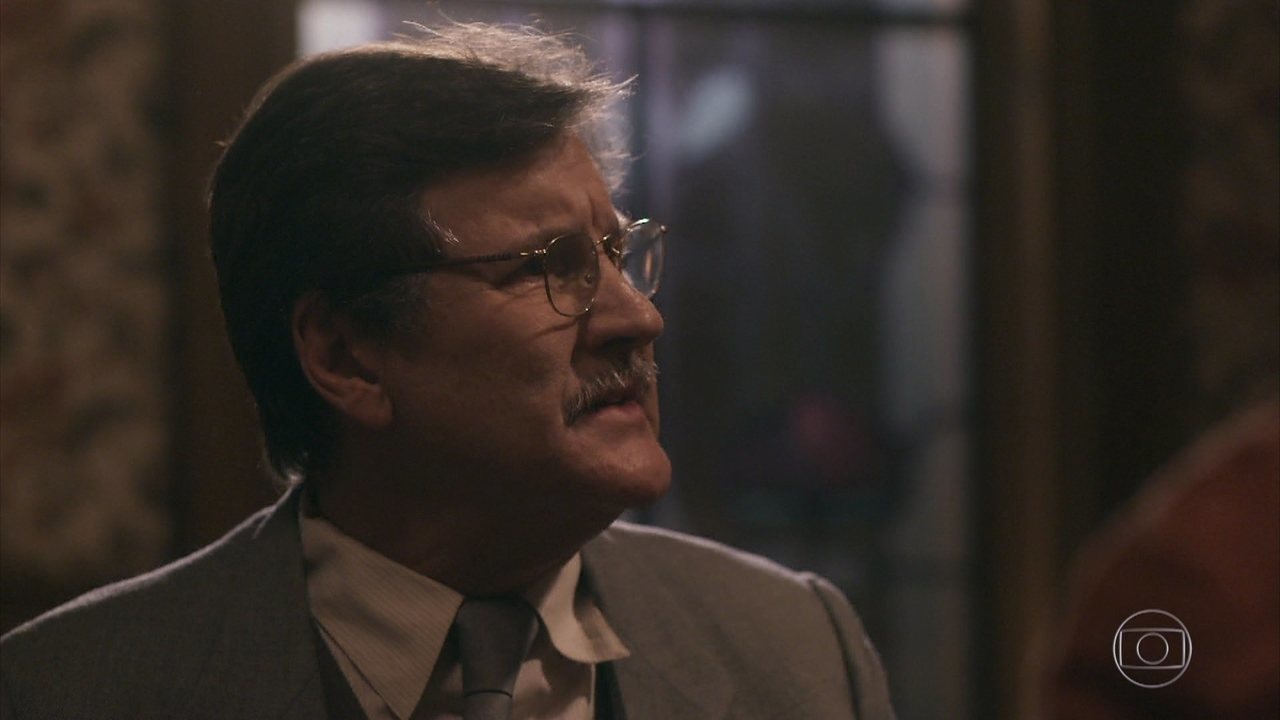 Júlio (Antonio Calloni) em Éramos Seis