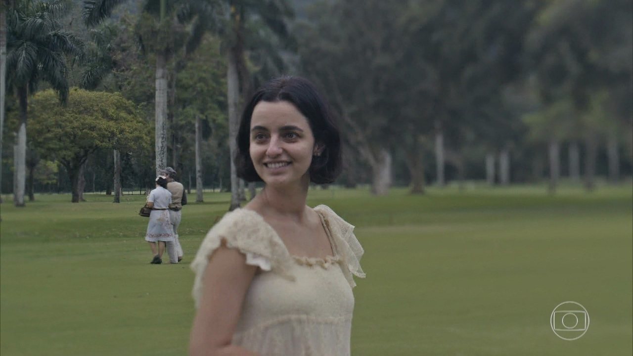 Justina (Julia Stockler) em Éramos Seis