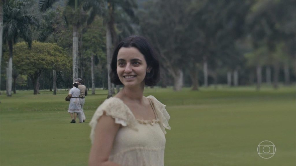 Justina (Júlia Stockler) em Éramos Seis