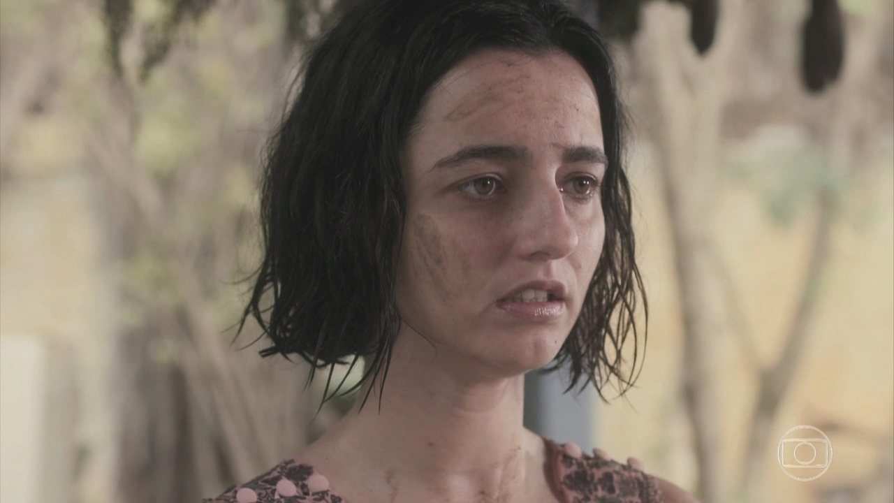 Justina (Júlia Stockler) em Éramos Seis