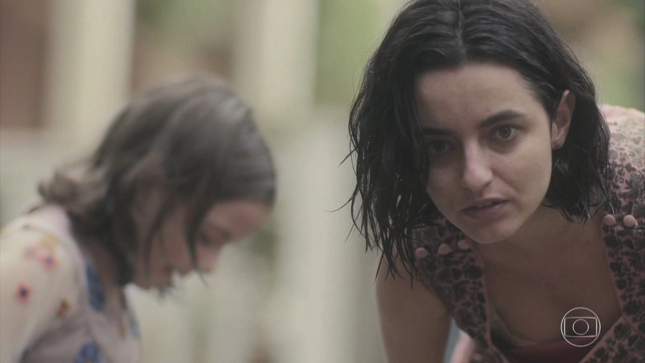 Justina (Júlia Stockler) em Éramos Seis