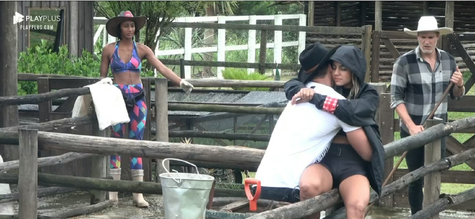 Lucas e Hariany se abraçando em A Fazenda 11