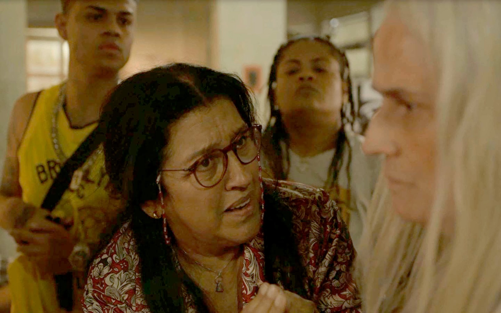 Lurdes, Kátia e bandidos, em Amor de Mãe