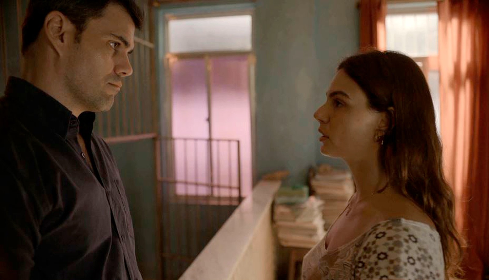 Juliano Cazarré e Ísis Valverde como Magno e Betina em Amor de Mãe (Divulgação / Globo)