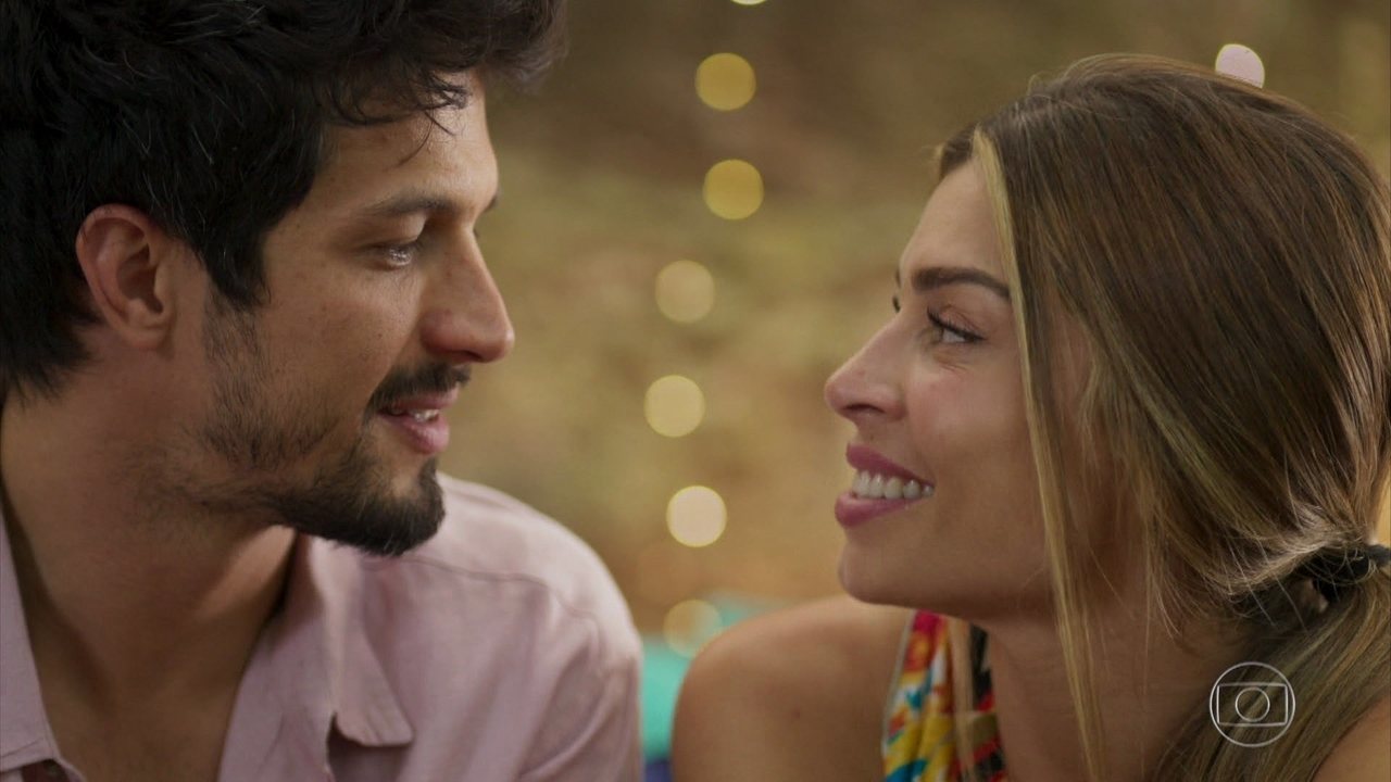 Marcos (Rômulo Estrela) e Paloma (Grazi Massafera) em Bom Sucesso