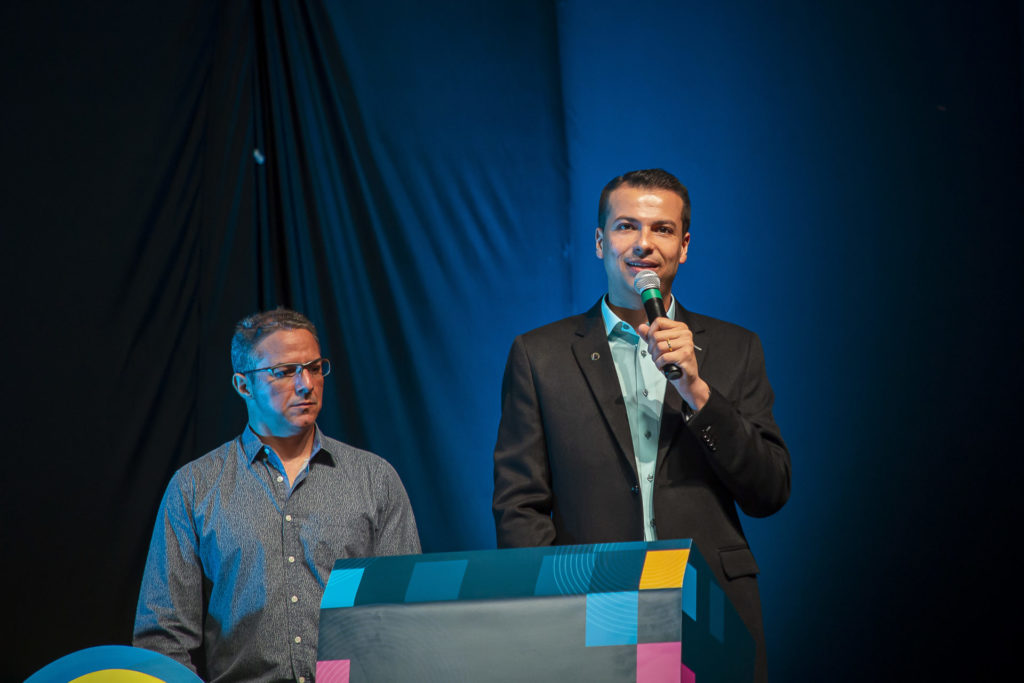 Padre Camilo e Irmão Alan Patrick Zuccherato em palestra para anunciantes da TV Aparecida