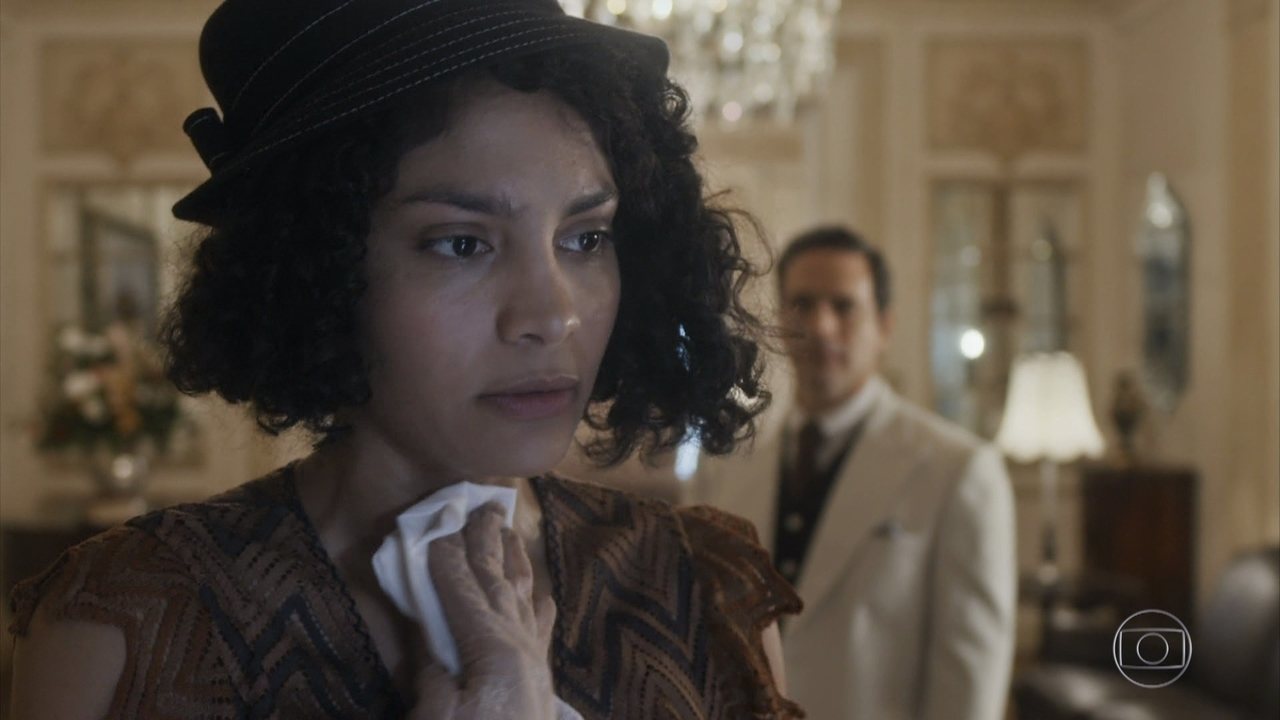 Shirley (Bárbara Reis) em Éramos Seis