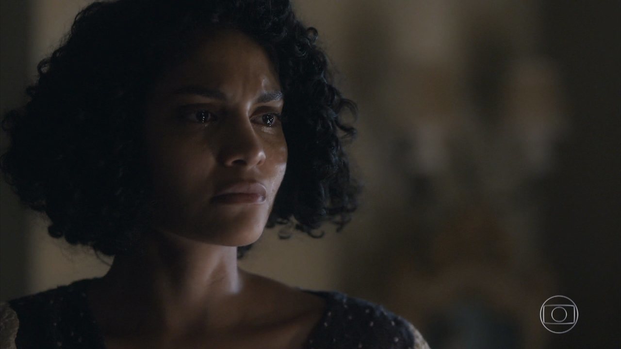 Shirley (Bárbara Reis) em Éramos Seis