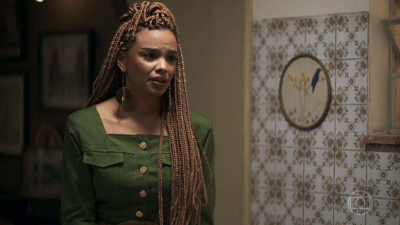 Silvia (Lucy Ramos) em A Dona do Pedaço