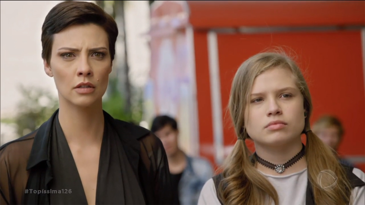 Sophia (Camila Rodrigues) e Andrea (Letícia Peroni) em Topíssima