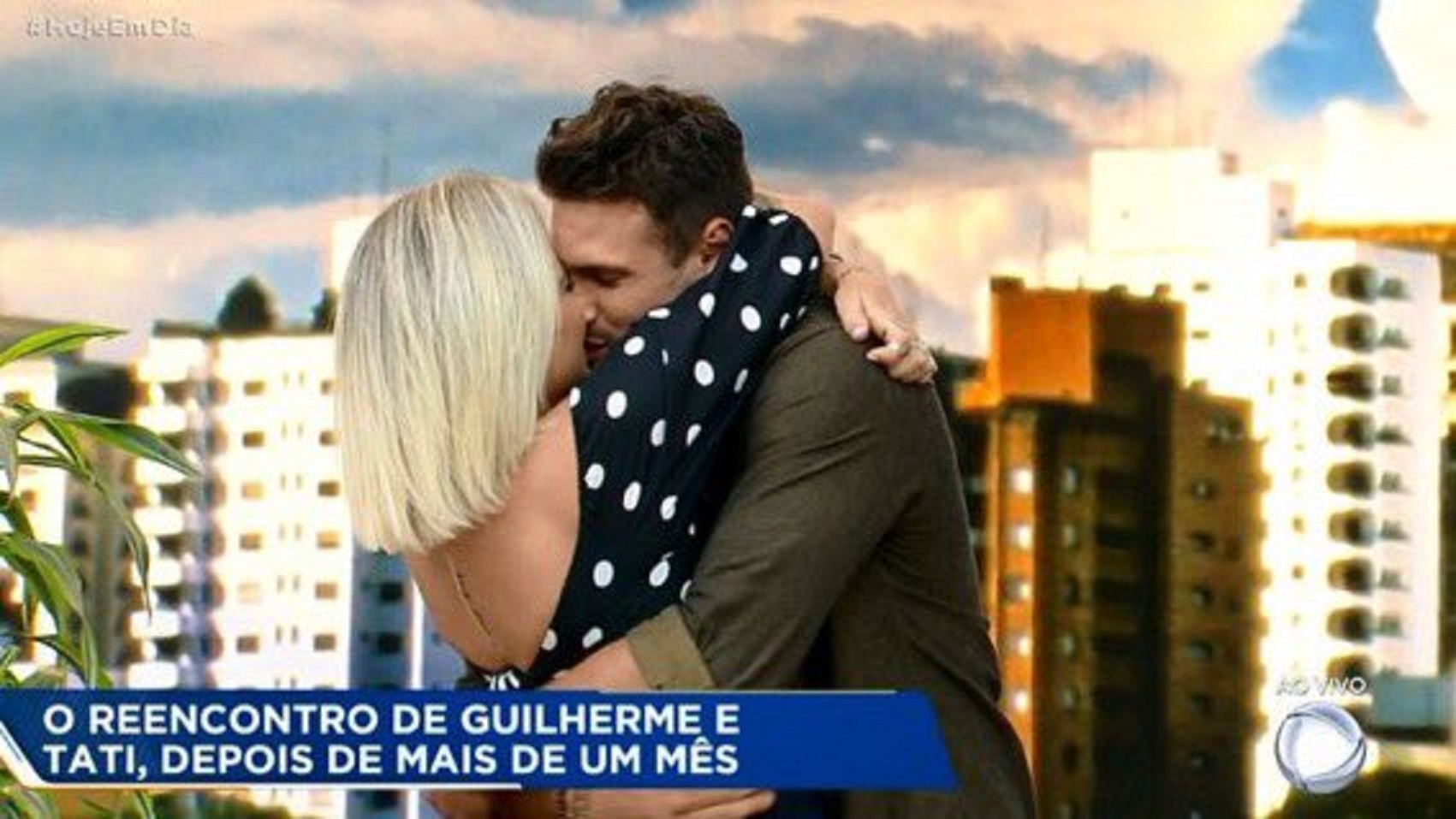 Tati Dias e Guilherme Leão se reencontrando no Hoje em Dia