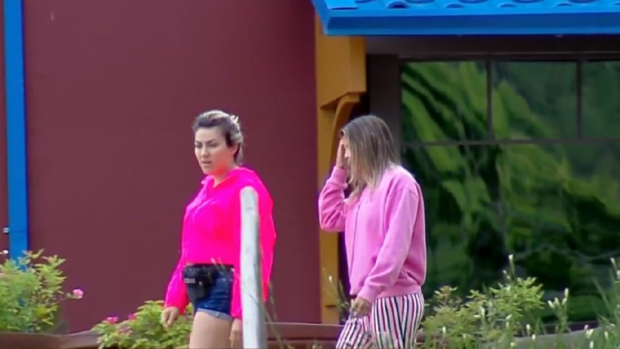 Thayse e Hariany em A Fazenda 11