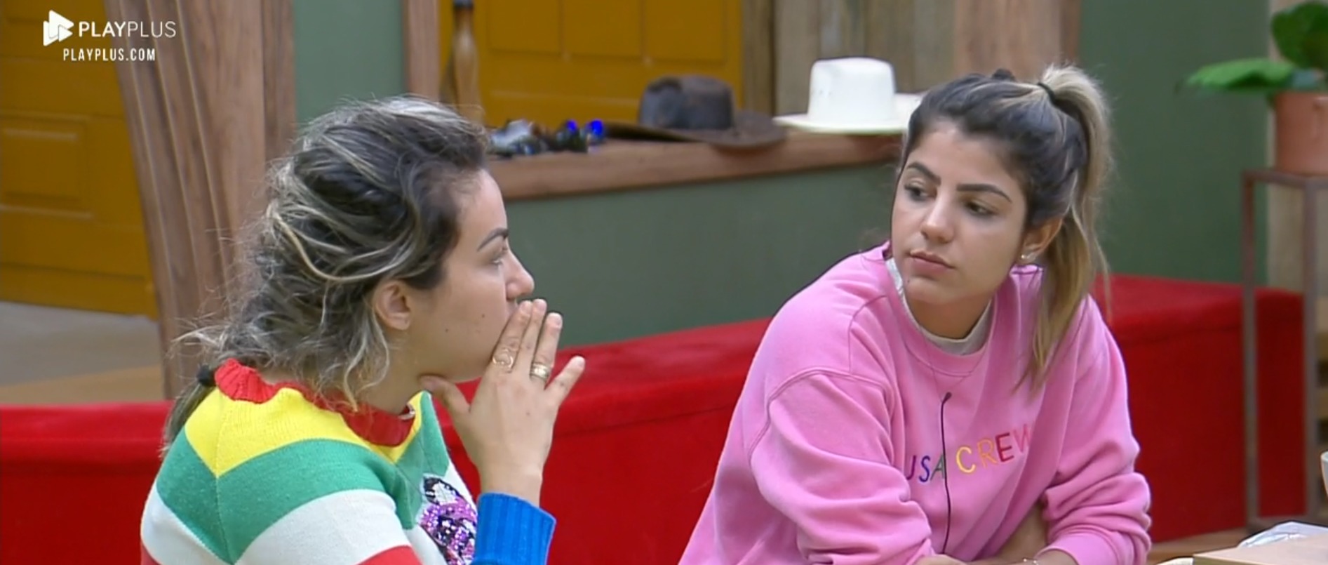 Thase Teixeira e Hariany Almeida em A Fazenda 11